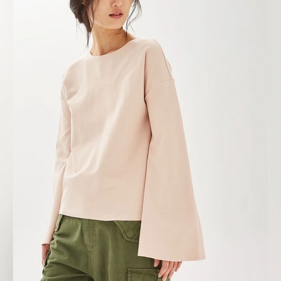 Topshop • Trumpet Sleeve Open Back - Picture 1 of 10